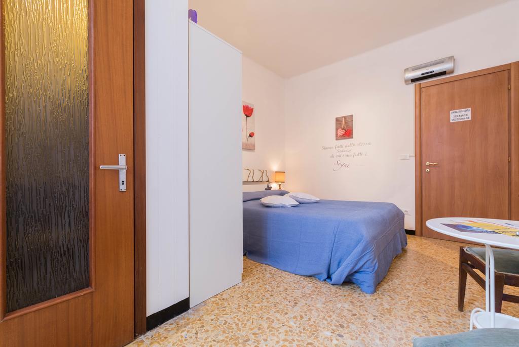 Ensemble Rooms Di Vayadu Alassio Exterior photo