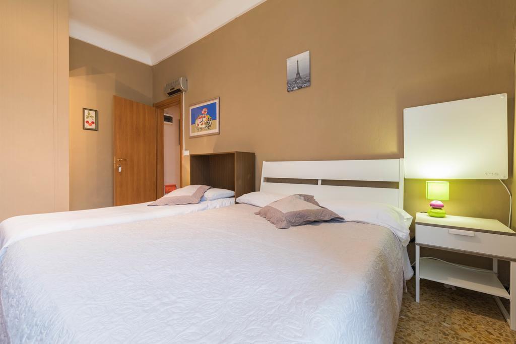 Ensemble Rooms Di Vayadu Alassio Exterior photo